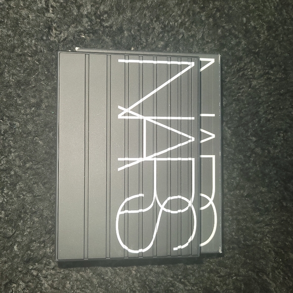 Makeup - Picture 2 of 3